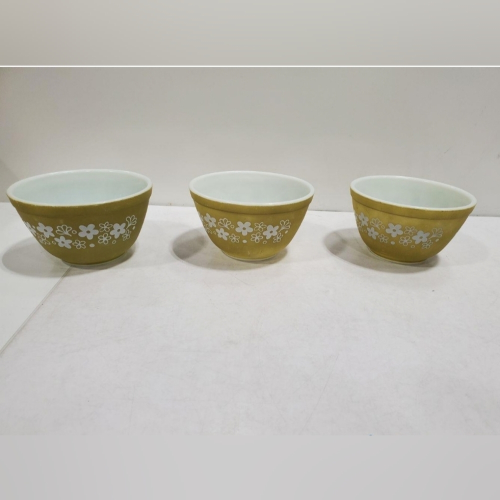 Pyrex bowls
